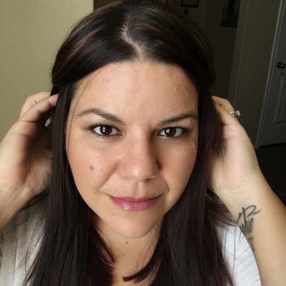 Meet your Posher, Kara - Picture 1 of 2